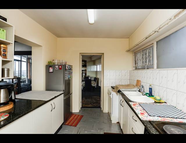 3 BEDROOM APARTMENT TO LET IN ESSENWOOD